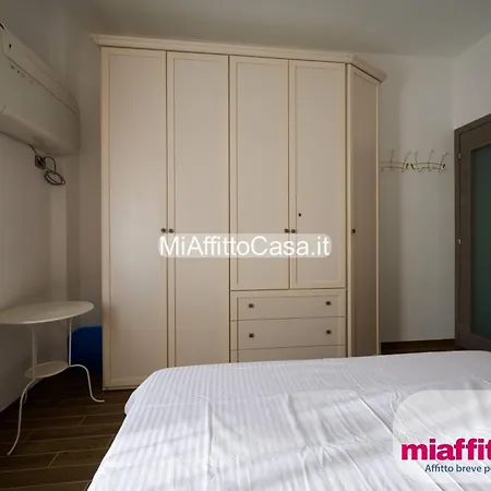 Wissam's Red Kitchen Apartment